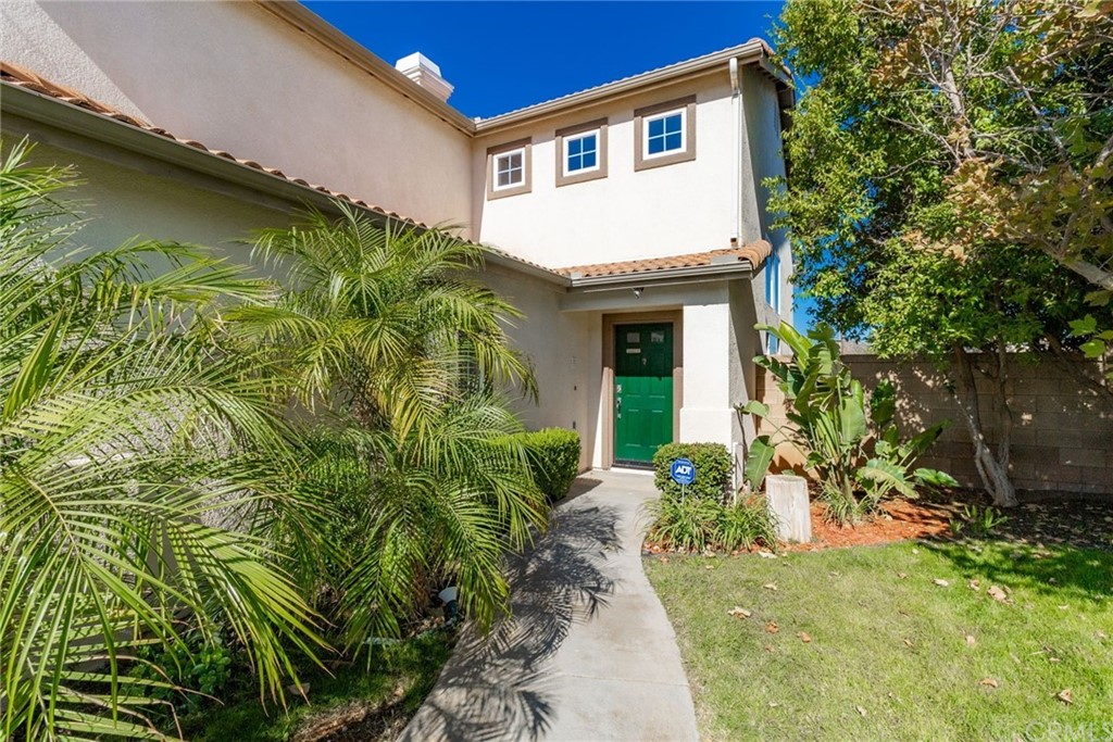 28346 Saddlecrest Street Menifee, CA 92585 - Photo 5 of 35 a front view of a house with garden