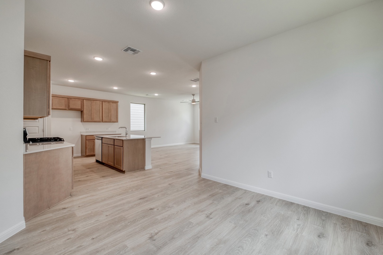 180 Hornet Street Elgin, TX 78621 - Photo 4 of 39