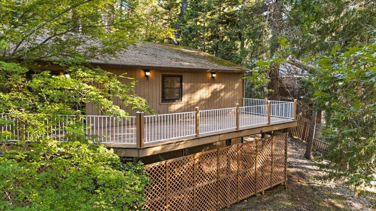 Large fron deck is private and perfect for relaxing, entertaining and enjoying the scenery!