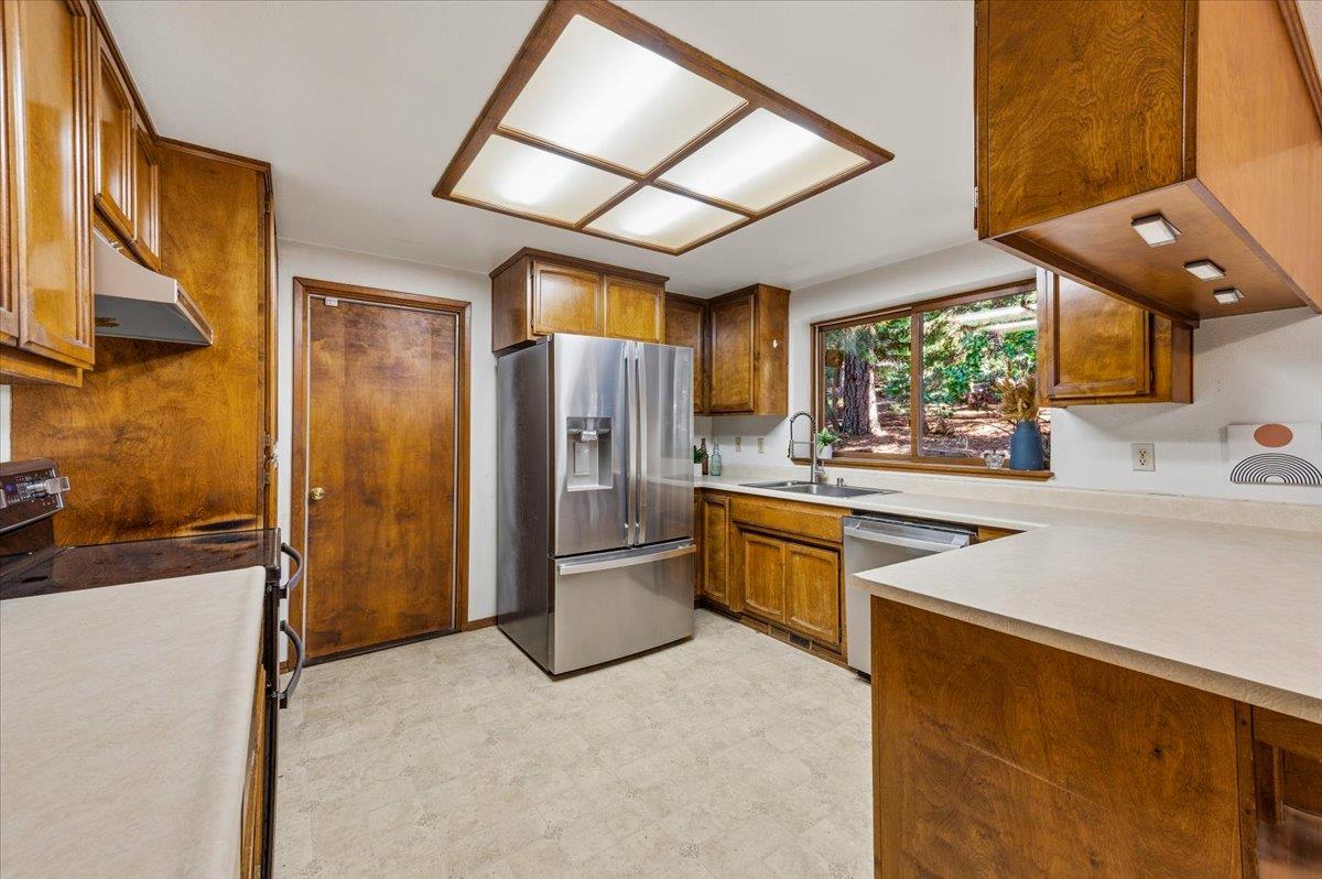 11521 Ragan Way Grass Valley, CA 95949 - Photo 10 of 37