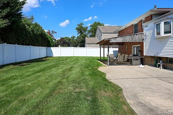 1102 Lawrence Road Bellmore, NY 11710 - Photo 29 of 33 Gallery Image 29