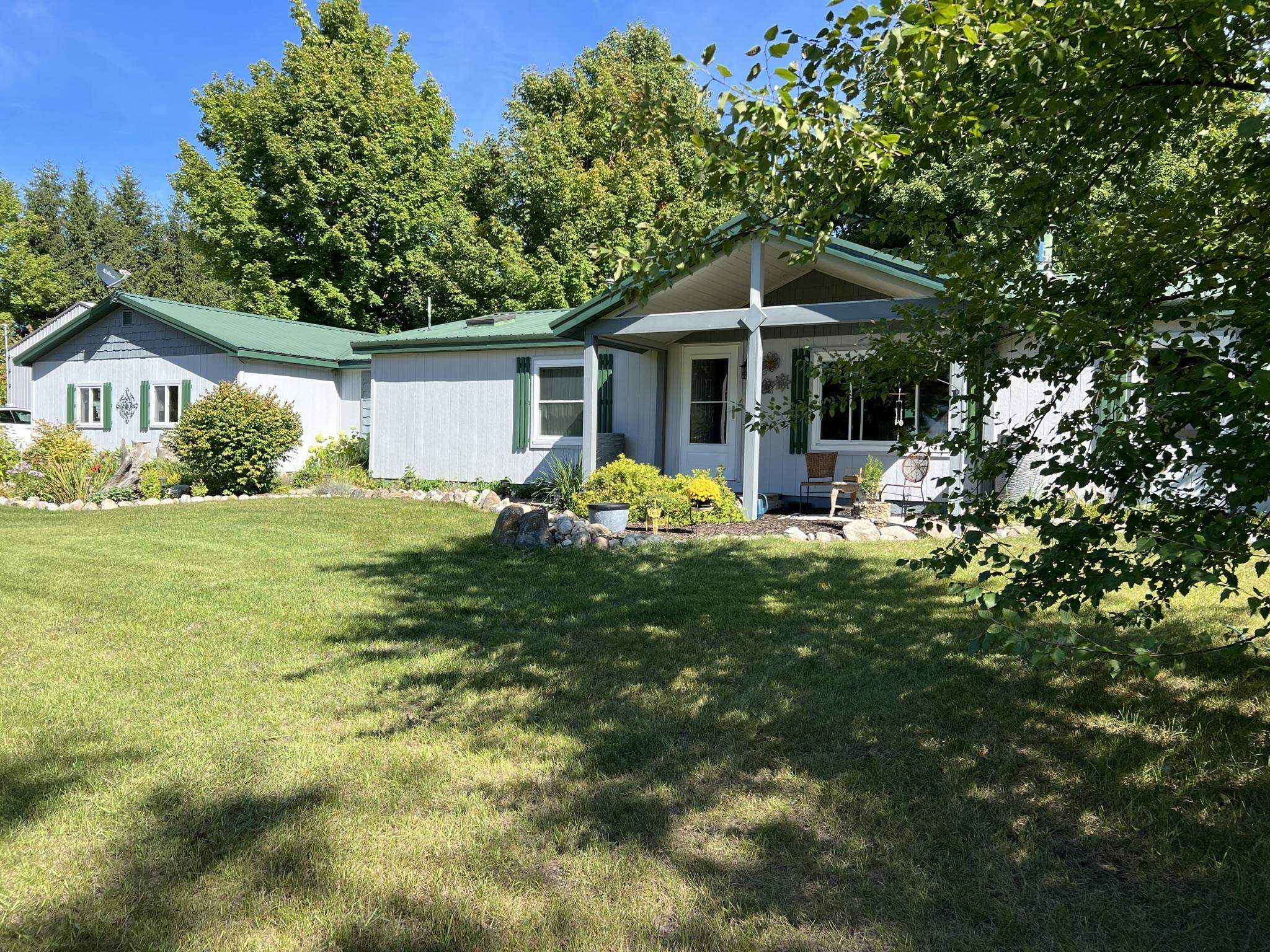 11135 Gildas Road Alden, MI 49612 - Photo 5 of 49 1905216-4.JPG