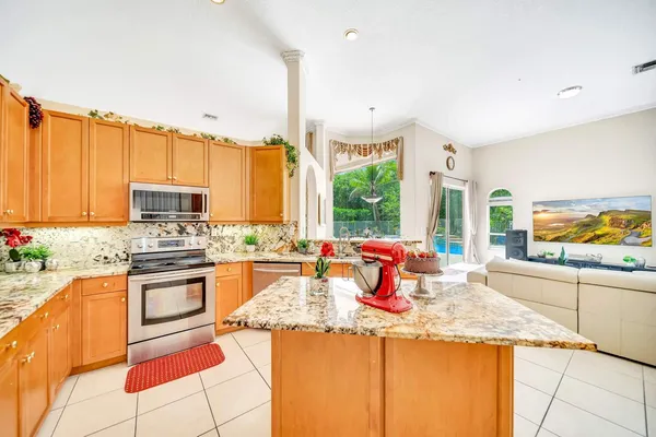 $999,900 | 6169 Northwest 53rd Circle, Coral Springs, FL 33067