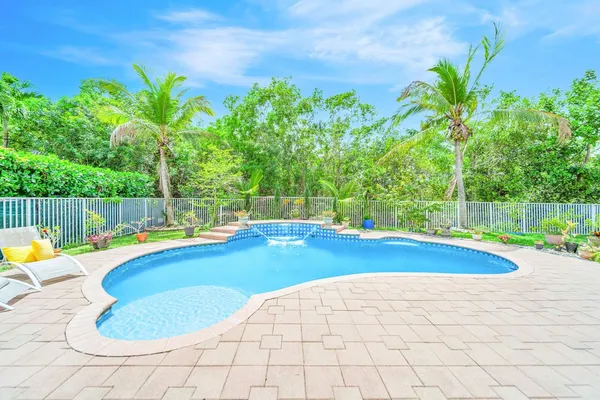 $999,900 | 6169 Northwest 53rd Circle, Coral Springs, FL 33067