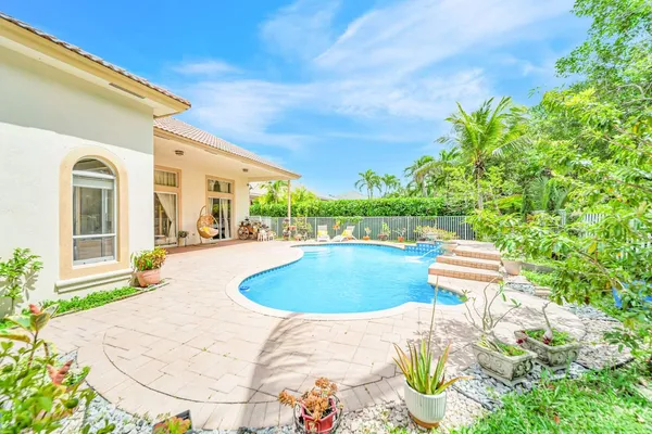 $999,900 | 6169 Northwest 53rd Circle, Coral Springs, FL 33067
