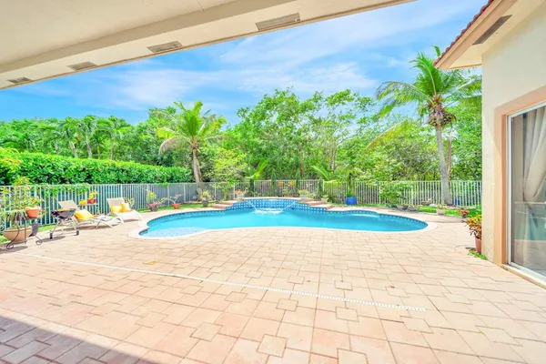 $999,900 | 6169 Northwest 53rd Circle, Coral Springs, FL 33067