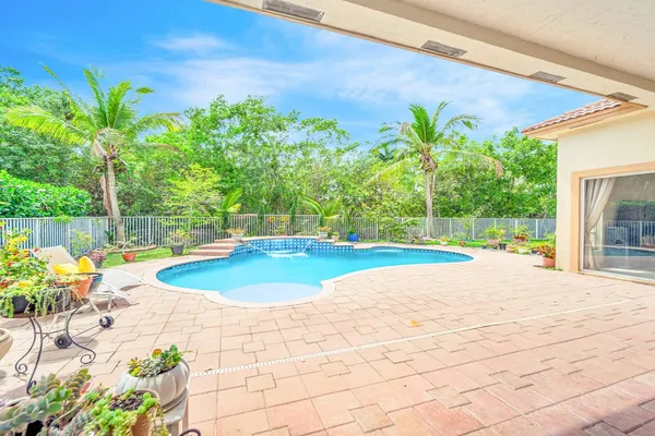 $999,900 | 6169 Northwest 53rd Circle, Coral Springs, FL 33067