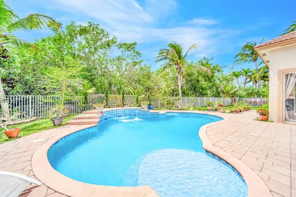 $999,900 | 6169 Northwest 53rd Circle, Coral Springs, FL 33067