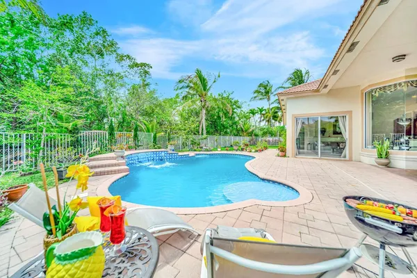 $999,900 | 6169 Northwest 53rd Circle, Coral Springs, FL 33067