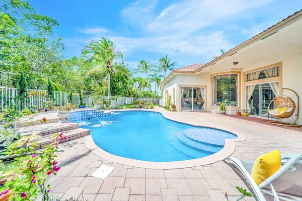 $999,900 | 6169 Northwest 53rd Circle, Coral Springs, FL 33067