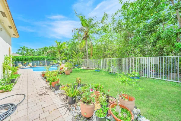 $999,900 | 6169 Northwest 53rd Circle, Coral Springs, FL 33067