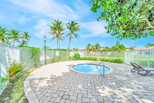 $999,900 | 6169 Northwest 53rd Circle, Coral Springs, FL 33067