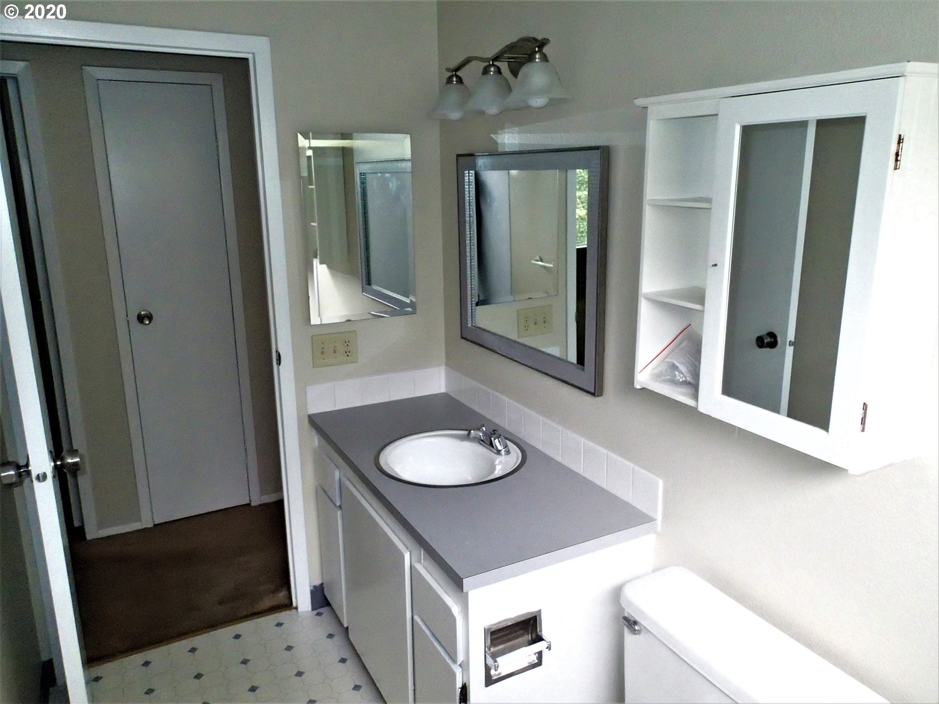 7554 Southwest Barnes Road, Unit D Portland, OR 97225 - Photo 10 of 16 Gallery Image 10