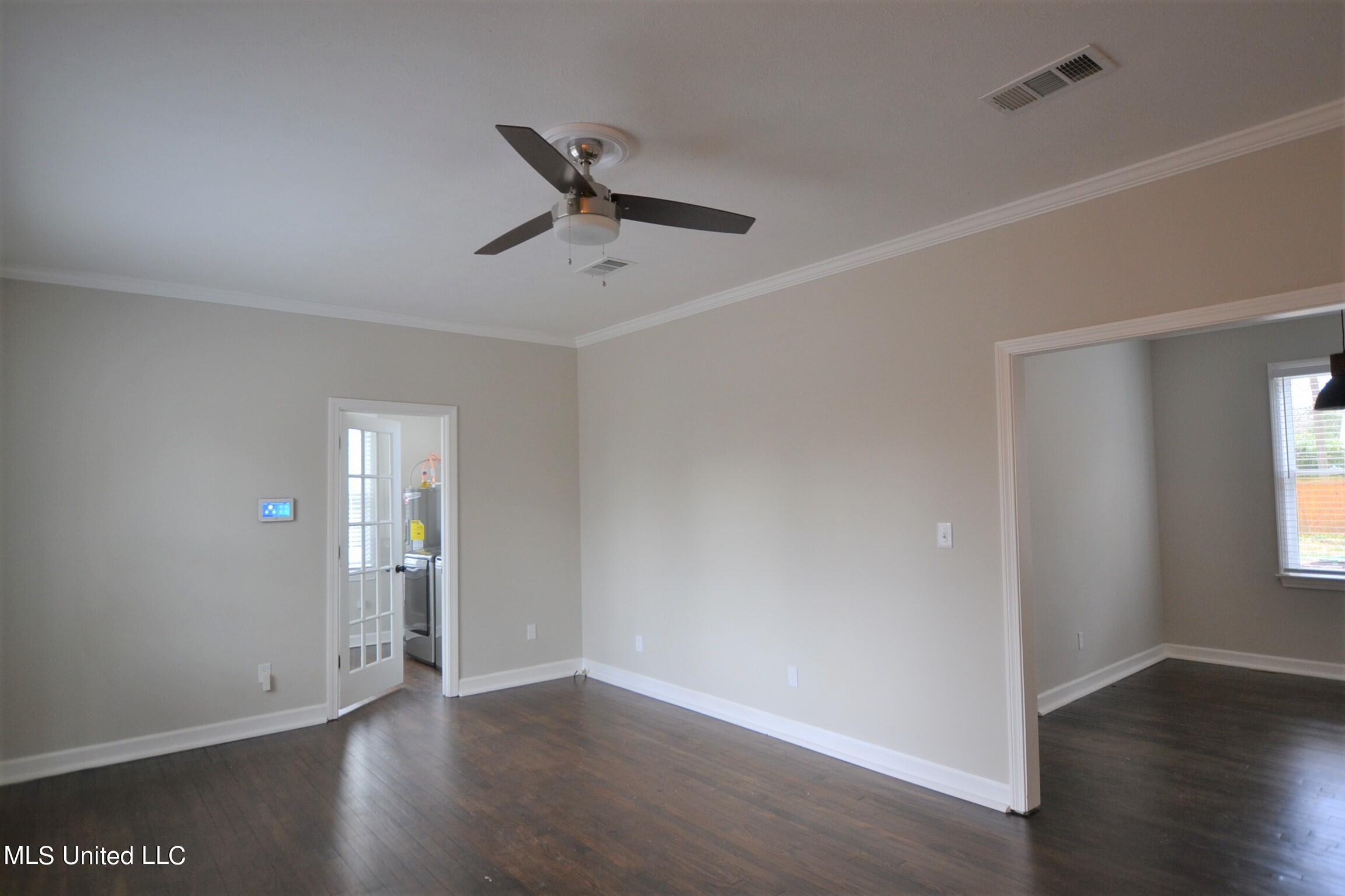 510 Hartfield Street Jackson, MS 39216 - Photo 5 of 20 livingroom