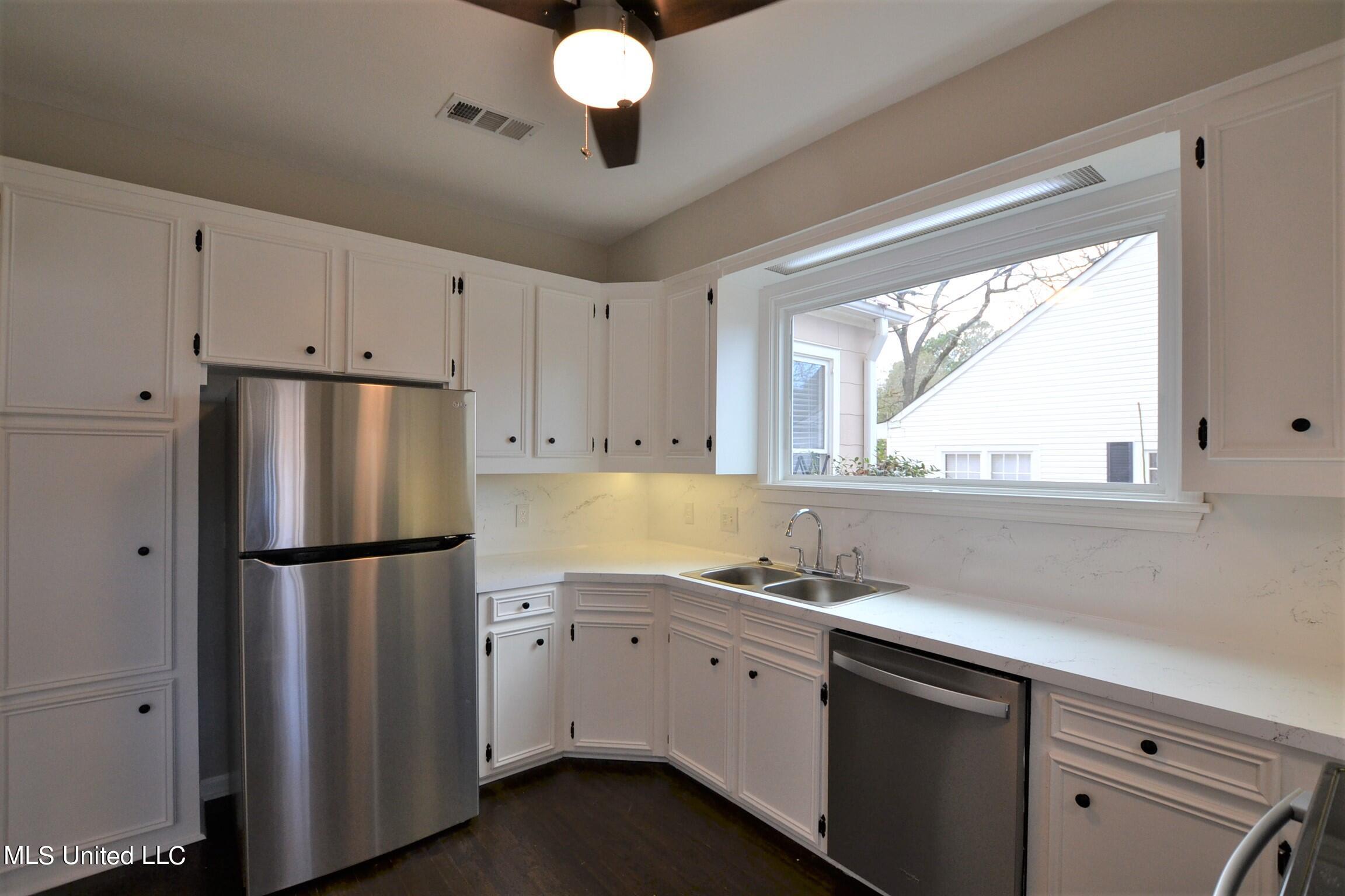 510 Hartfield Street Jackson, MS 39216 - Photo 9 of 20 kitwindow