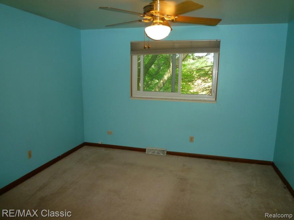 6105 North Owosso Road Fowlerville, MI 48836 - Photo 7 of 18 P1020961.jpg