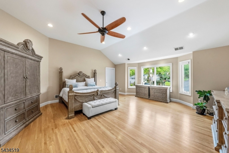 19 Fairview Road Clark, NJ 07066 - Photo 27 of 48