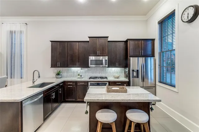 $649,999 | 723 South Cesar Chavez Boulevard, Dallas, TX 75201