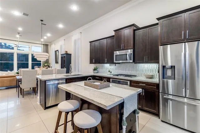 $649,999 | 723 South Cesar Chavez Boulevard, Dallas, TX 75201