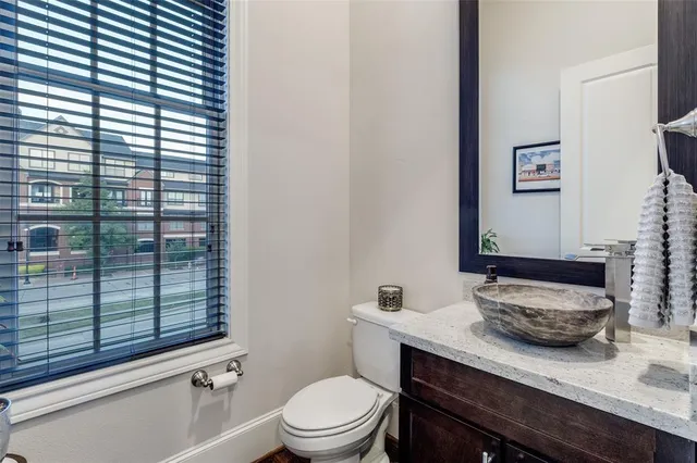 $649,999 | 723 South Cesar Chavez Boulevard, Dallas, TX 75201