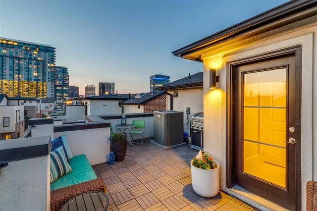 $649,999 | 723 South Cesar Chavez Boulevard, Dallas, TX 75201