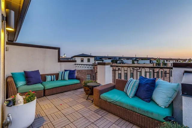 $649,999 | 723 South Cesar Chavez Boulevard, Dallas, TX 75201