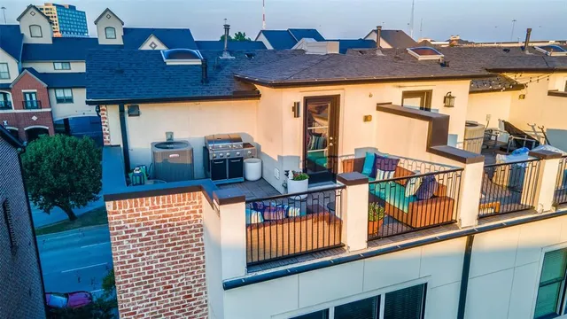 $649,999 | 723 South Cesar Chavez Boulevard, Dallas, TX 75201