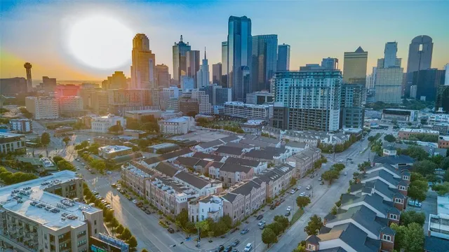 $649,999 | 723 South Cesar Chavez Boulevard, Dallas, TX 75201