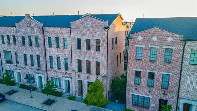 $649,999 | 723 South Cesar Chavez Boulevard, Dallas, TX 75201