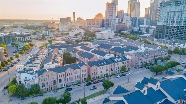 $649,999 | 723 South Cesar Chavez Boulevard, Dallas, TX 75201