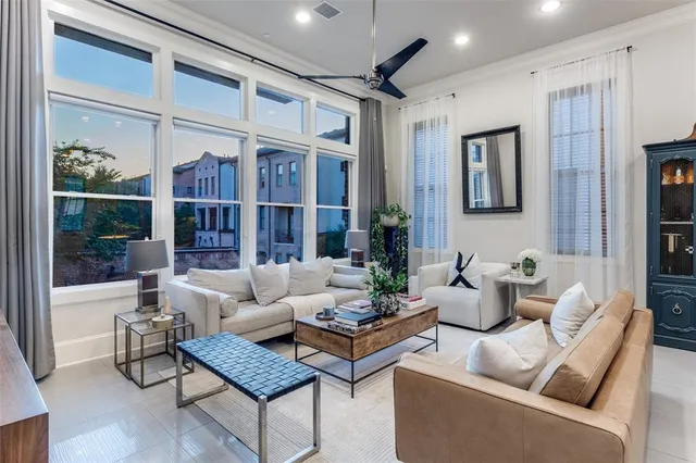 $649,999 | 723 South Cesar Chavez Boulevard, Dallas, TX 75201