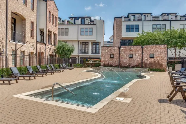 $649,999 | 723 South Cesar Chavez Boulevard, Dallas, TX 75201