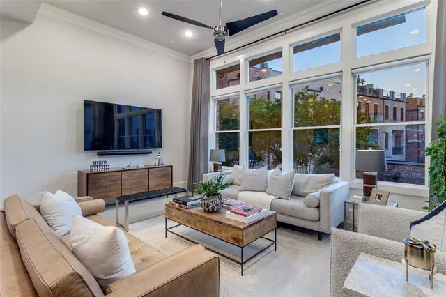 $649,999 | 723 South Cesar Chavez Boulevard, Dallas, TX 75201