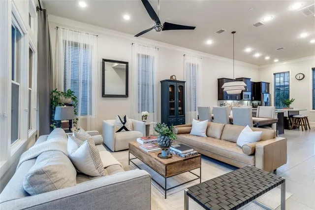 $649,999 | 723 South Cesar Chavez Boulevard, Dallas, TX 75201