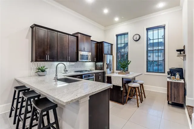 $649,999 | 723 South Cesar Chavez Boulevard, Dallas, TX 75201