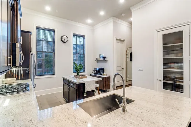 $649,999 | 723 South Cesar Chavez Boulevard, Dallas, TX 75201