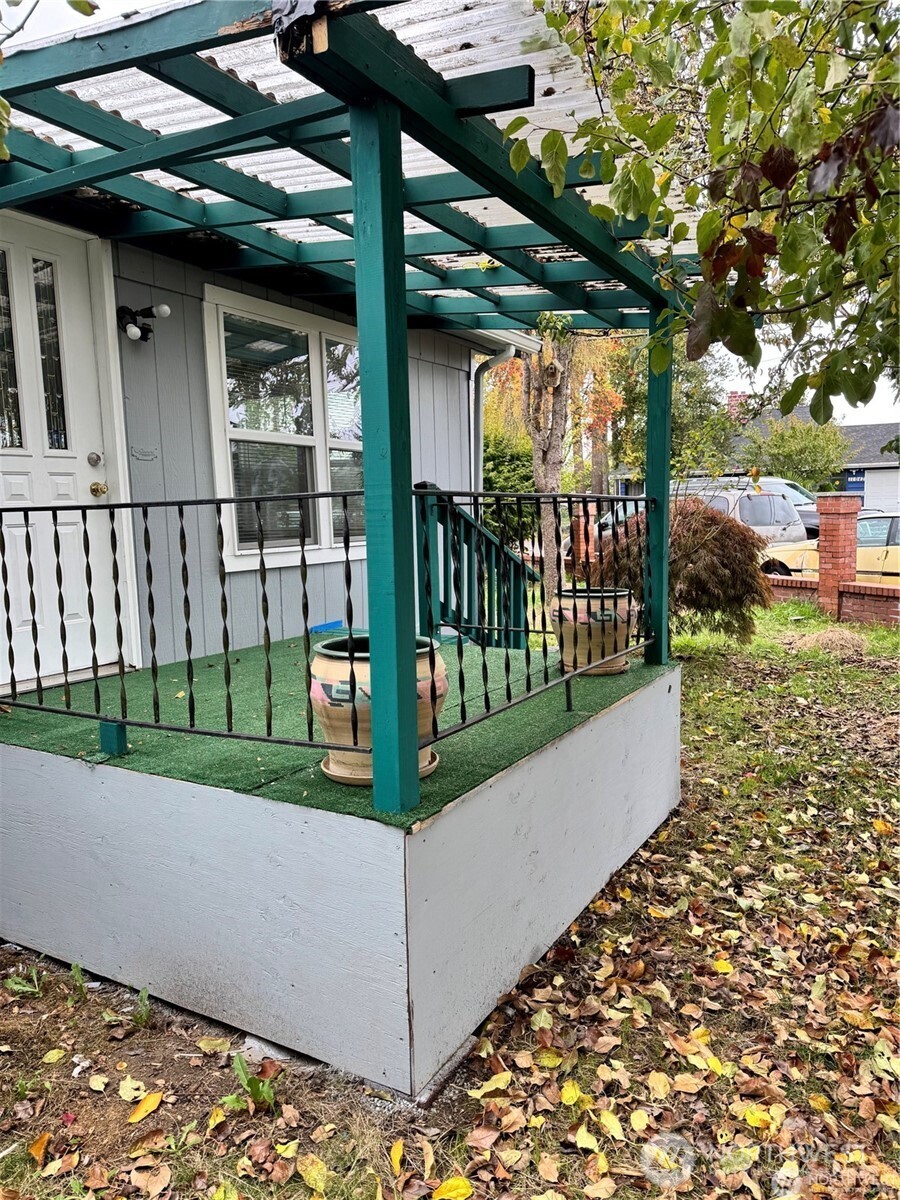 11040 14th Avenue Southwest Seattle, WA 98146 - Photo 6 of 10