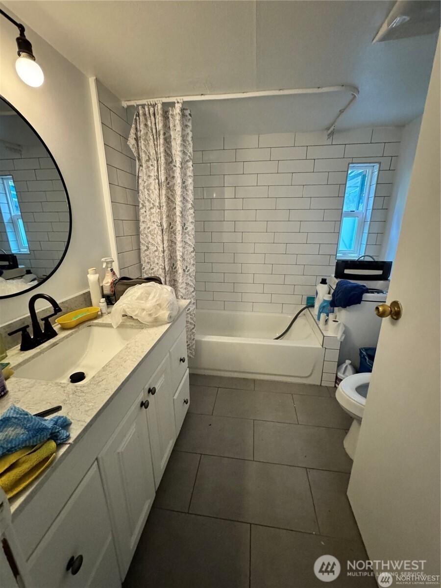 11040 14th Avenue Southwest Seattle, WA 98146 - Photo 8 of 10