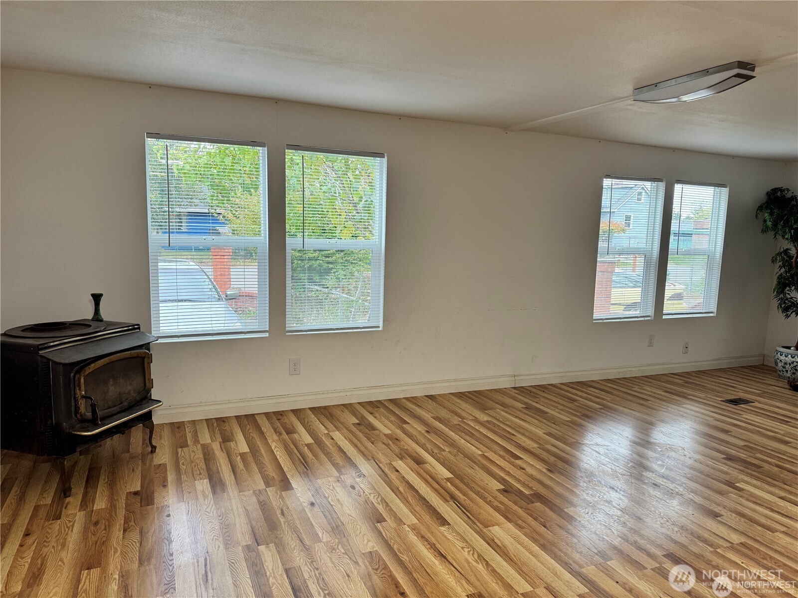 11040 14th Avenue Southwest Seattle, WA 98146 - Photo 9 of 10