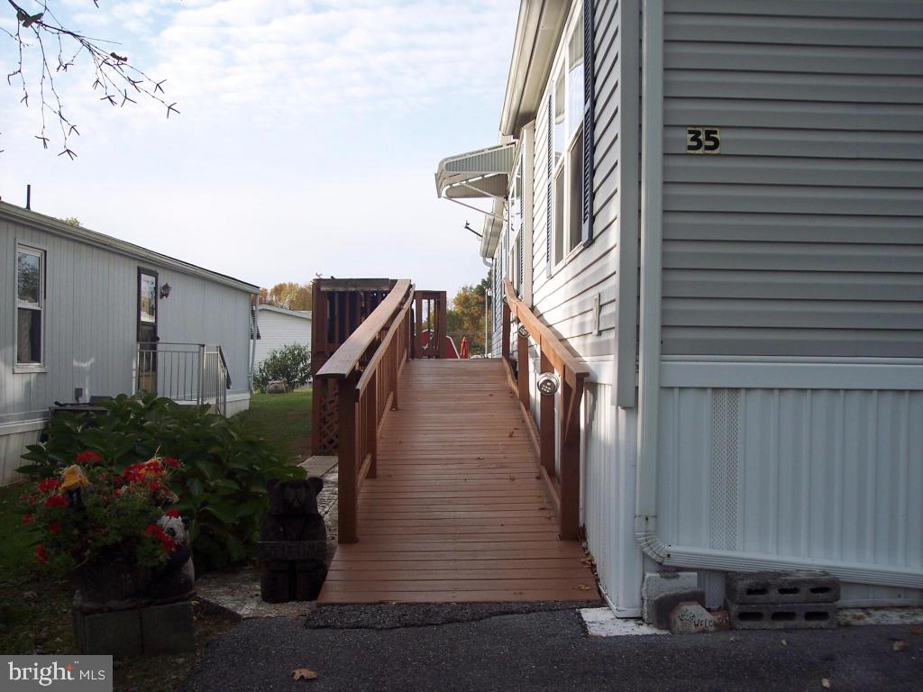 35 Plateau Road Lititz, PA 17543 - Photo 3 of 35