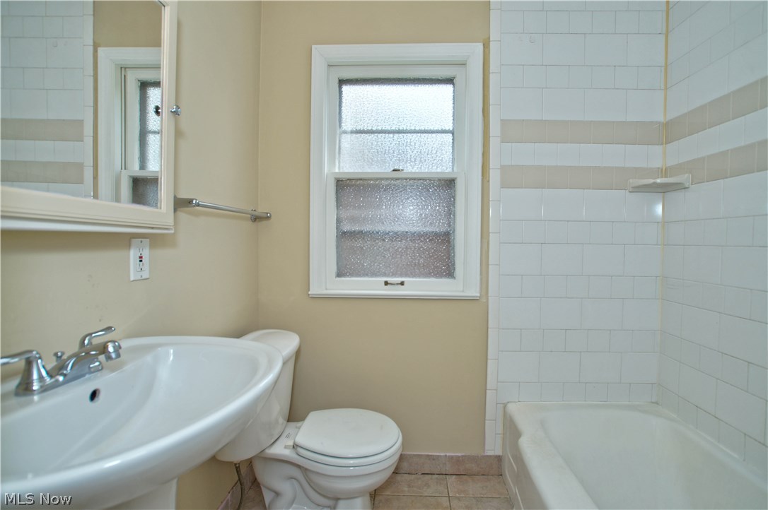 4290 West Anderson Road Cleveland, OH 44121 - Photo 13 of 24 Gallery Image 13