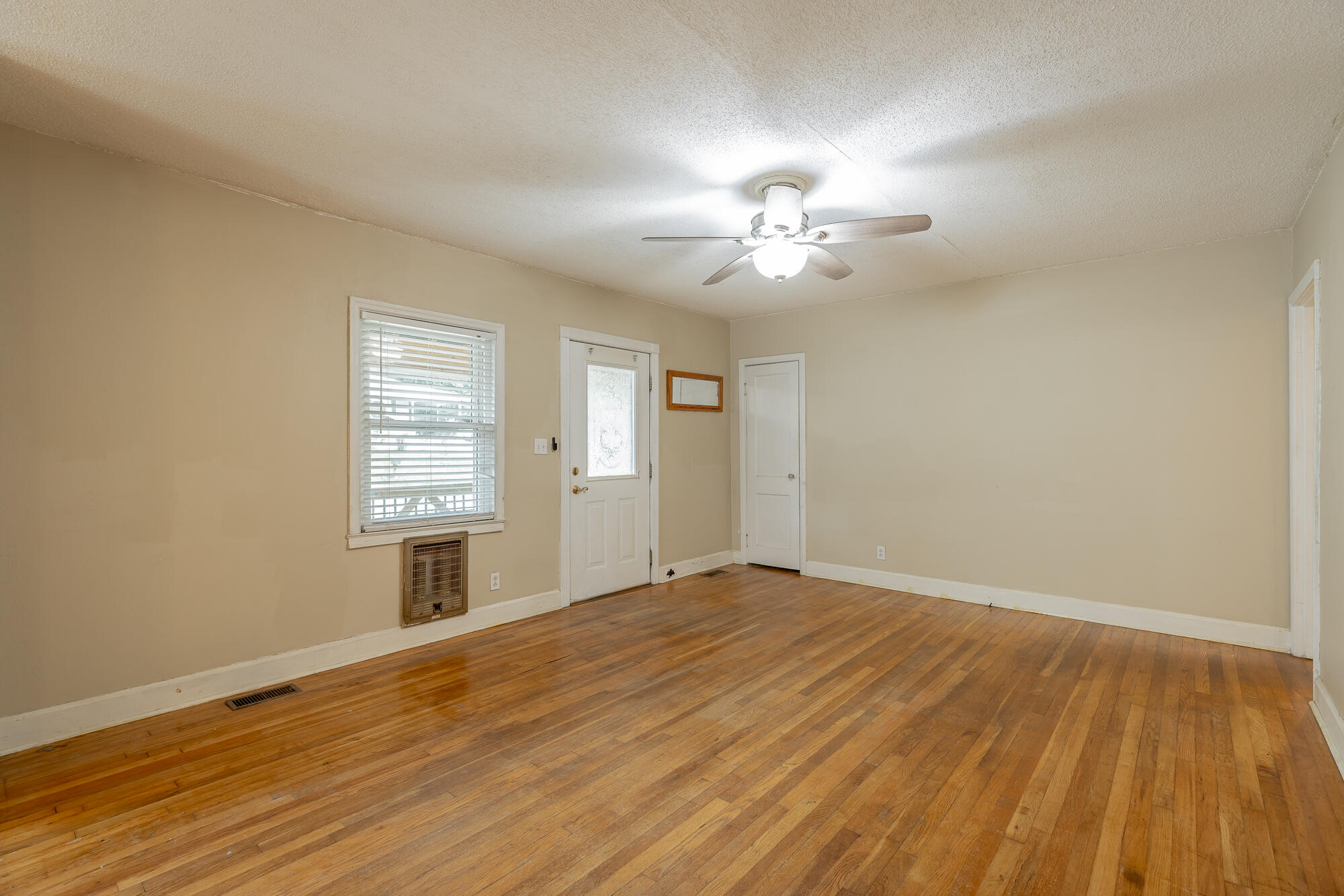 1712 John Ross Road Chattanooga, TN 37412 - Photo 17 of 63 Living Room