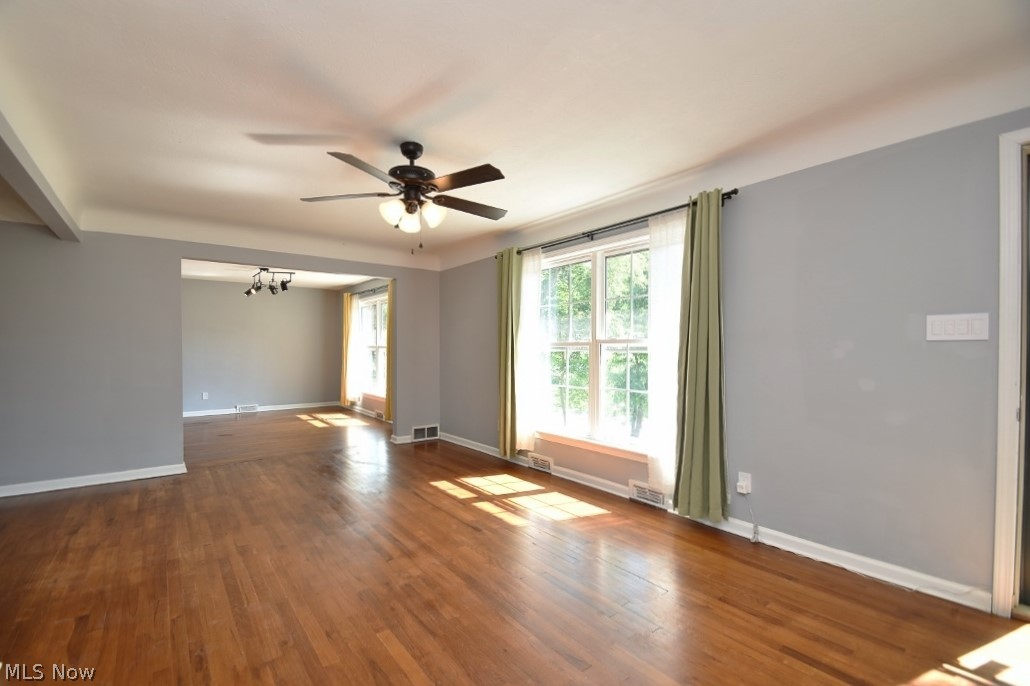 2496 Ashurst Road University Heights, OH 44118 - Photo 4 of 35