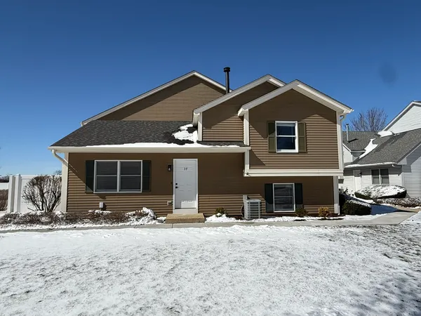 $2,050 | 39 Spuhler Drive, Unit 39, Batavia, IL 60510