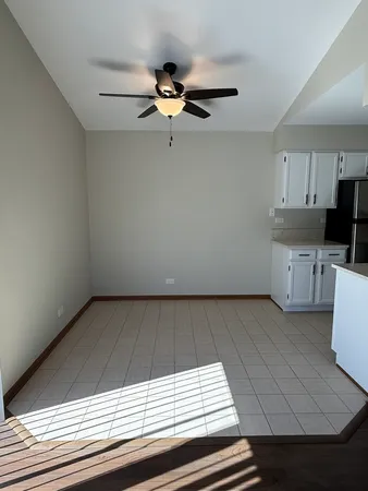 $2,050 | 39 Spuhler Drive, Unit 39, Batavia, IL 60510