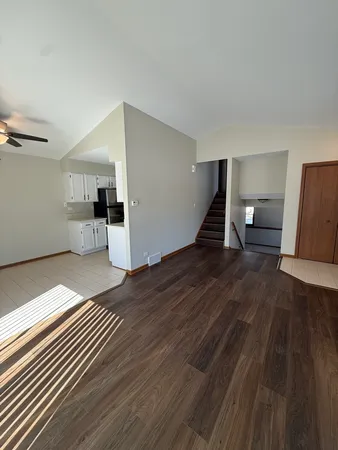 $2,050 | 39 Spuhler Drive, Unit 39, Batavia, IL 60510