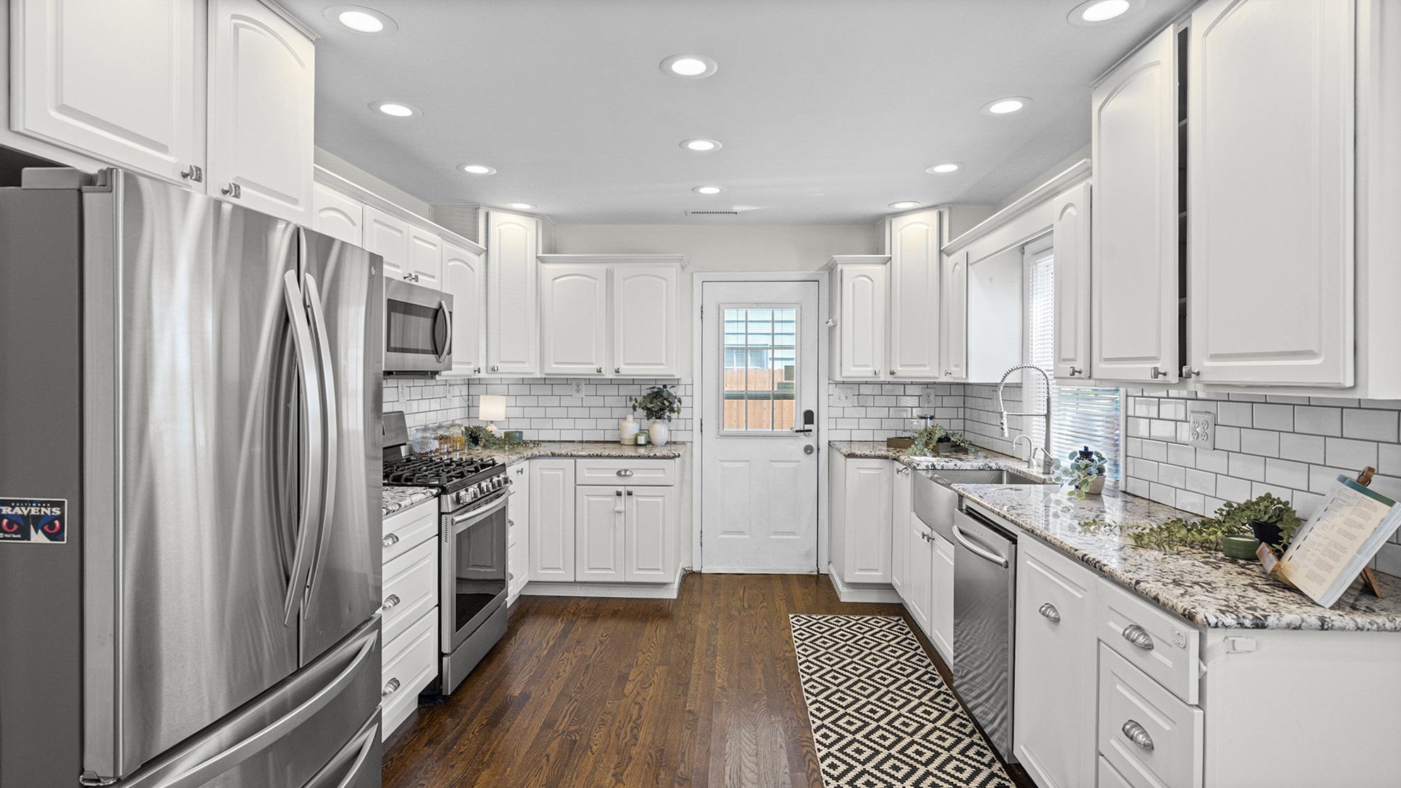 8930 Parlo Road Baltimore, MD 21236 - Photo 10 of 36 Gourmet Eat-in Kitchen