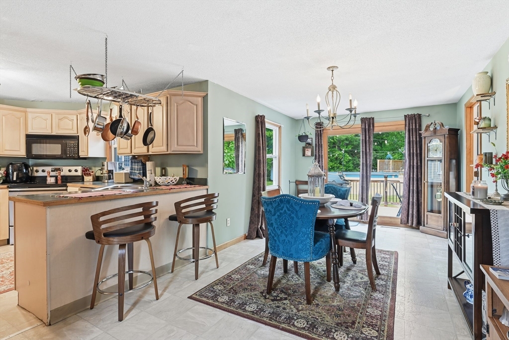 618 Morgan Road West Springfield, MA 01089 - Photo 8 of 38