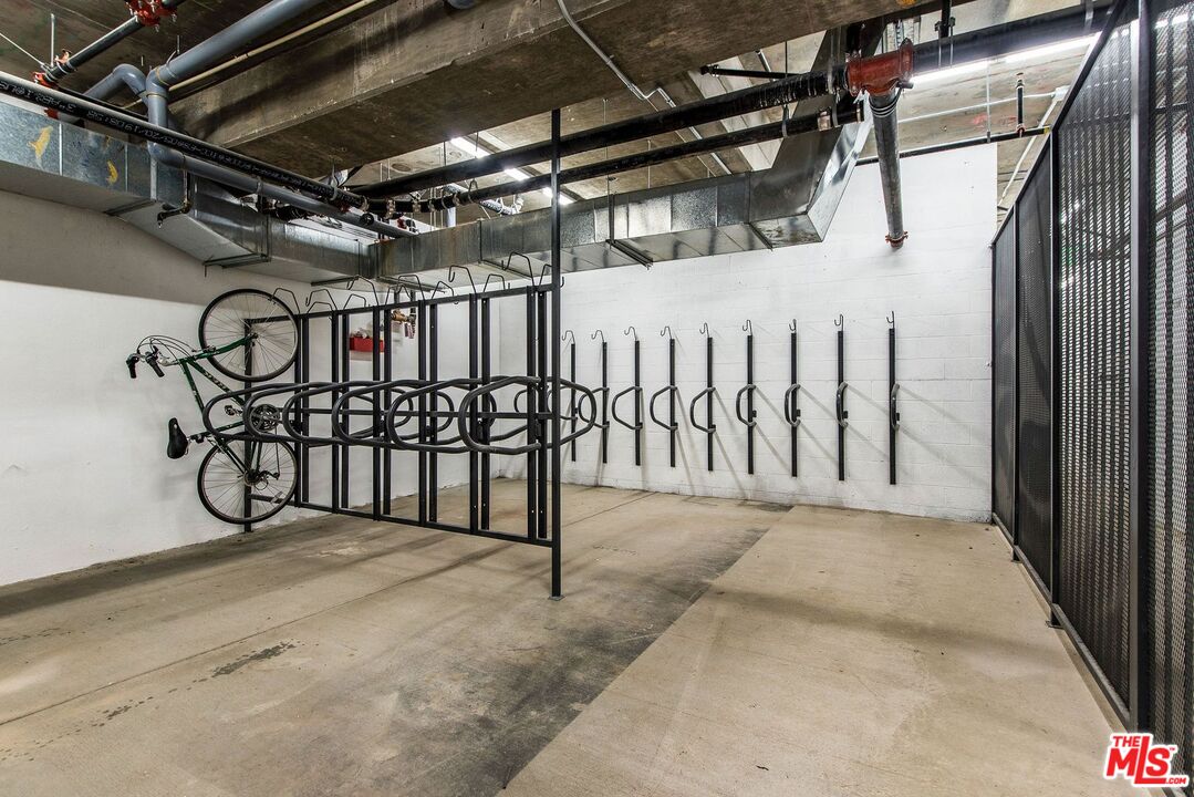 1237 South Holt Avenue, Unit 205 Los Angeles, CA 90035 - Photo 12 of 29