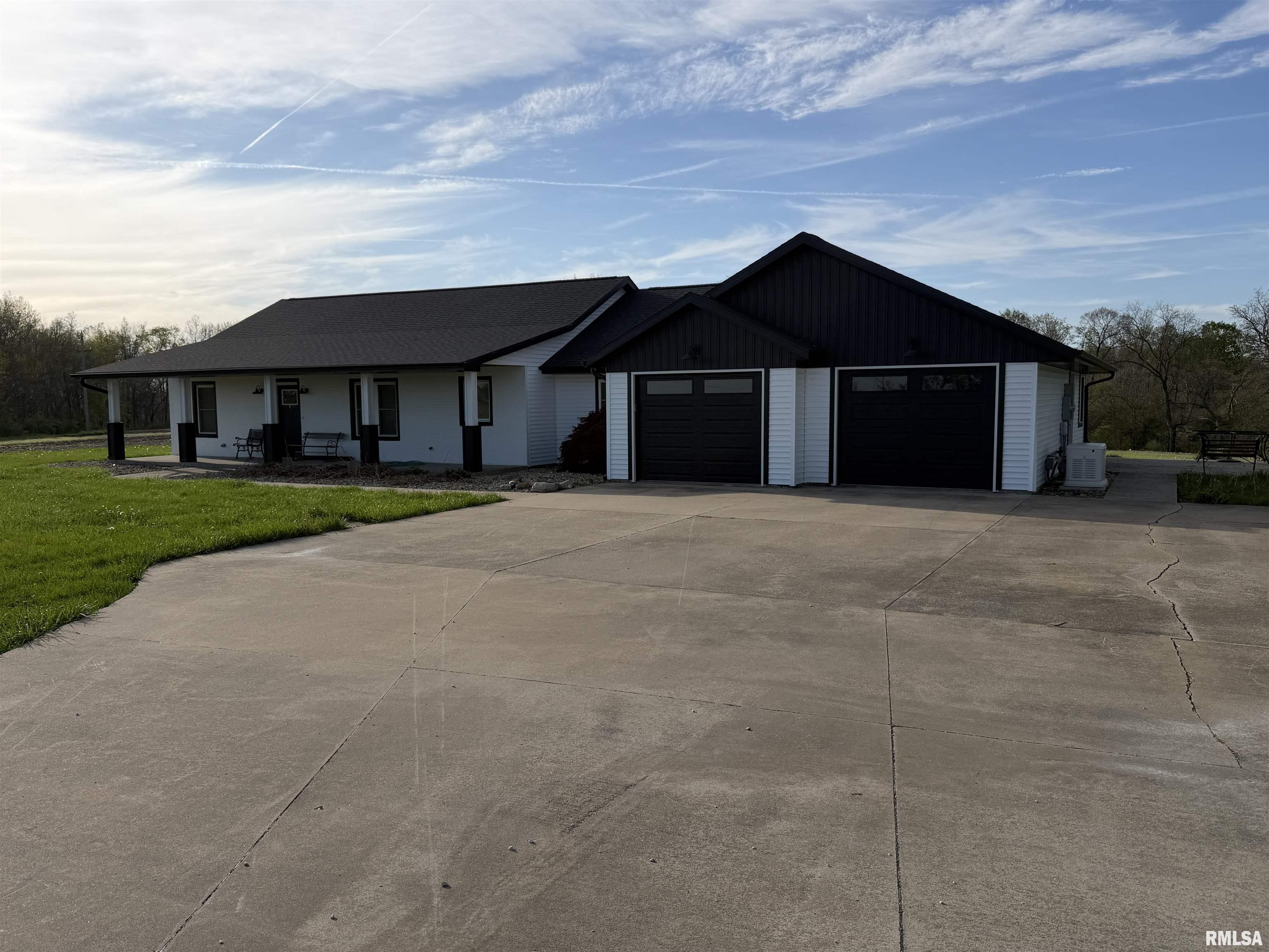 1110 West Hickory Street Canton, IL 61520 - Photo 2 of 33